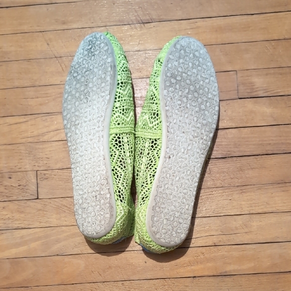 Toms Green and Yellow Crochet Loafers Lightweight and Stylish - Picture 2 of 6